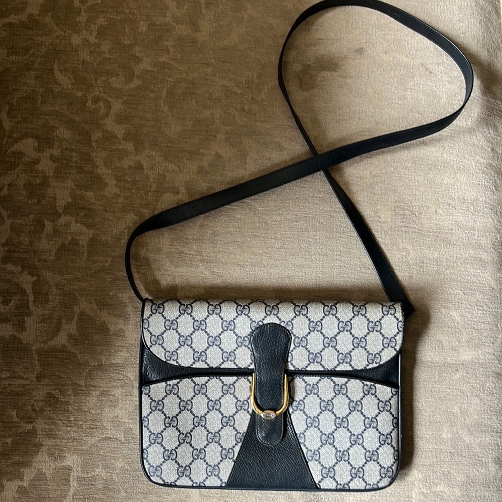 Beautiful beige and blue authentic Gucci purse!